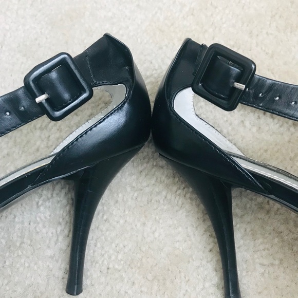 Bandolino T-Strap Heels - Picture 6 of 8